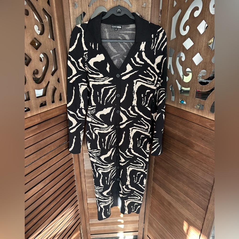 Black and Beige Patterned Button-Front Knit Dress… - image 8